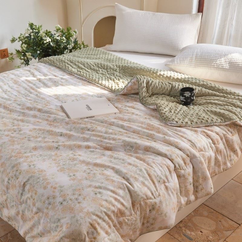 Reversible Floral Cooling Quilt factory Reversible Floral Cooling Quilt factory